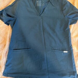 Figs dark harbor Scrub Top